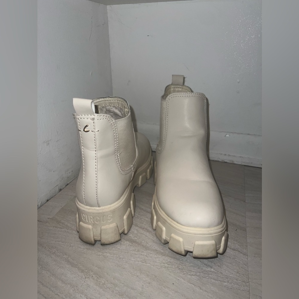 CUTE 8.5 booties